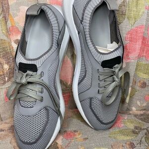 Good Man Knit Trainer Made in Italy Size 10.5 Gray & White NWOB Retail $228